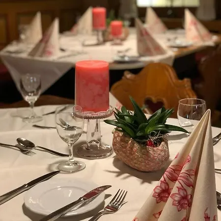 斯切瓦兹德霍夫酒店 3* 欣特察尔滕